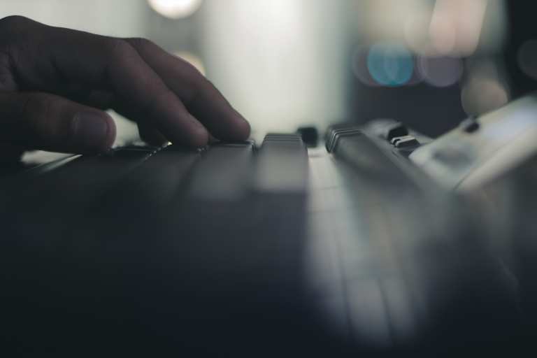 Filesharing – Hauptmieter haften nicht für Untermieter oder Gäste